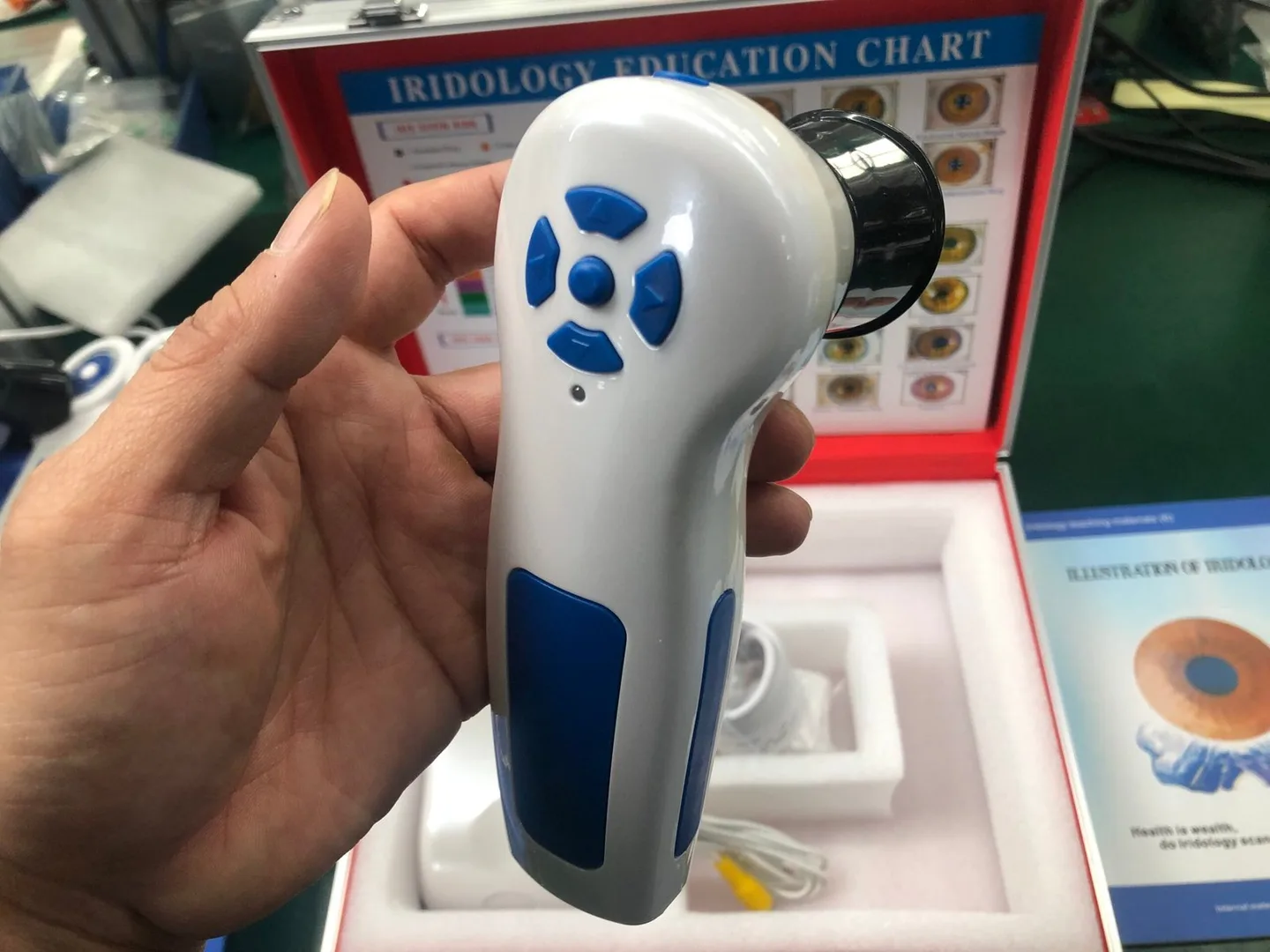 Iridologo medico un: fornitori leader di strumenti per l'iridologia nelle scuole e negli istituti di formazione — MAIKONG IRIDOLOGY CAMERA (2231).jpg